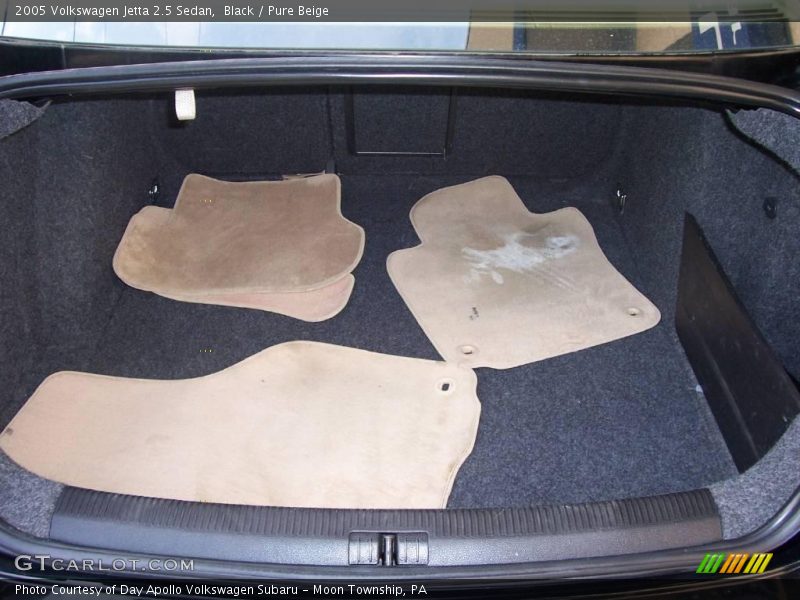 Black / Pure Beige 2005 Volkswagen Jetta 2.5 Sedan