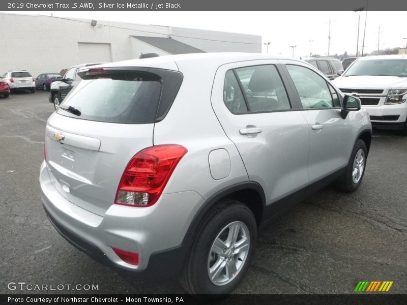 Silver Ice Metallic / Jet Black 2019 Chevrolet Trax LS AWD