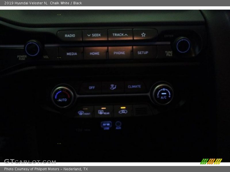 Chalk White / Black 2019 Hyundai Veloster N