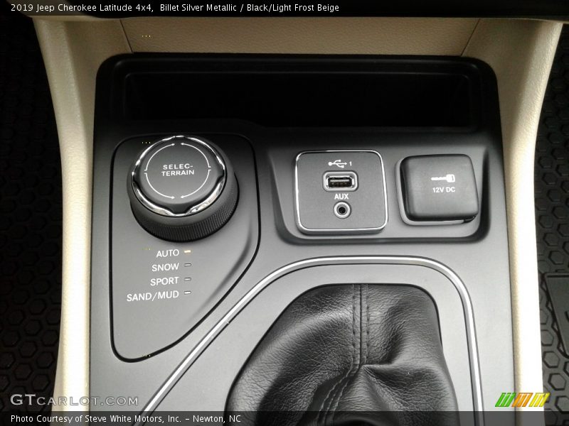 Billet Silver Metallic / Black/Light Frost Beige 2019 Jeep Cherokee Latitude 4x4