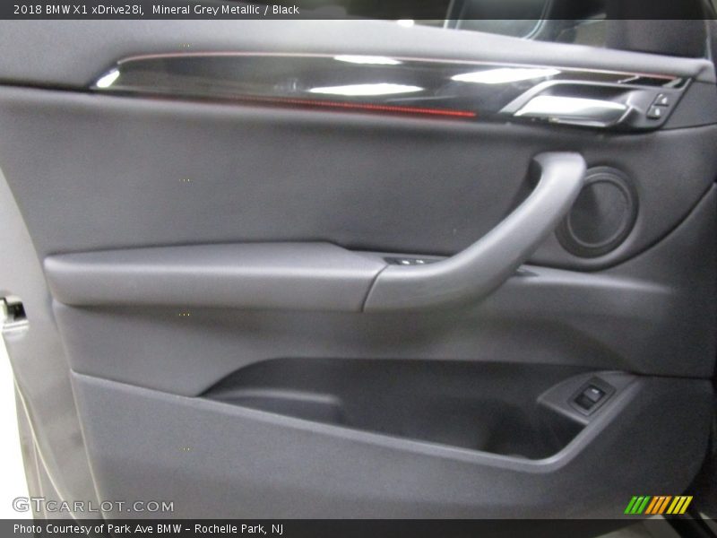 Mineral Grey Metallic / Black 2018 BMW X1 xDrive28i
