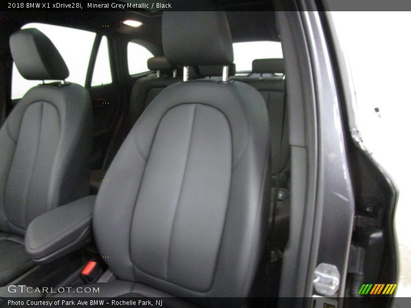 Mineral Grey Metallic / Black 2018 BMW X1 xDrive28i