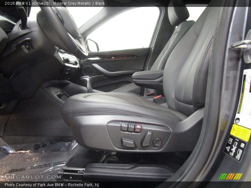 Mineral Grey Metallic / Black 2018 BMW X1 xDrive28i