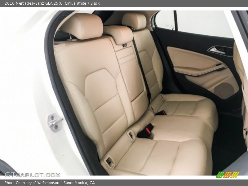 Cirrus White / Black 2016 Mercedes-Benz GLA 250