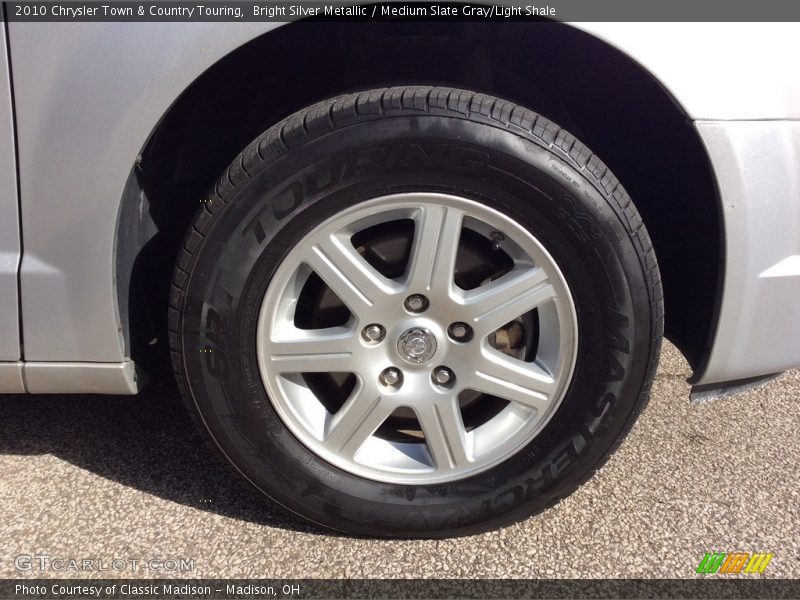 Bright Silver Metallic / Medium Slate Gray/Light Shale 2010 Chrysler Town & Country Touring