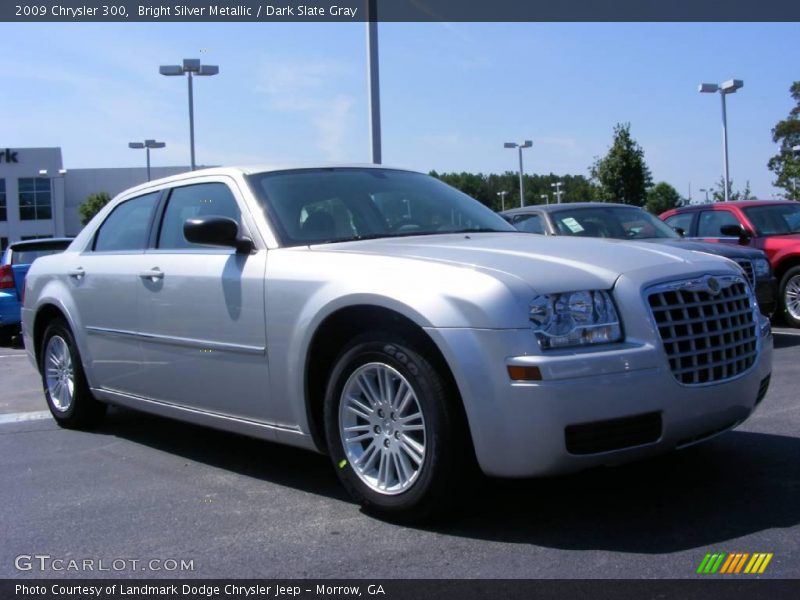 Bright Silver Metallic / Dark Slate Gray 2009 Chrysler 300