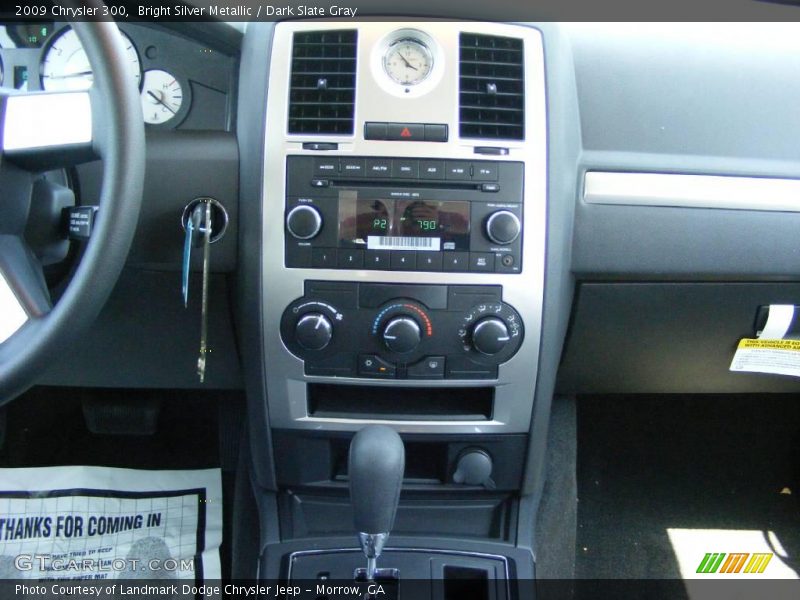 Bright Silver Metallic / Dark Slate Gray 2009 Chrysler 300