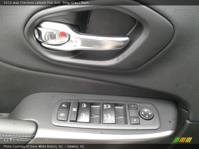 Sting-Gray / Black 2019 Jeep Cherokee Latitude Plus 4x4