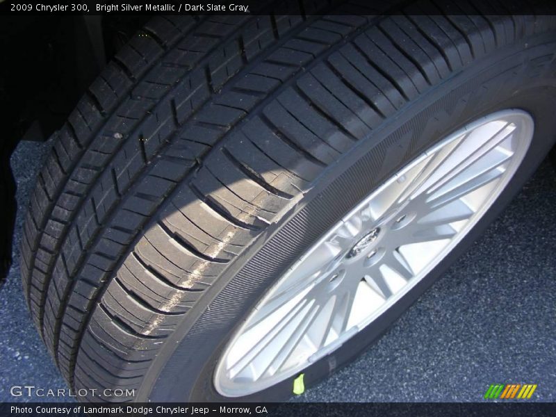 Bright Silver Metallic / Dark Slate Gray 2009 Chrysler 300