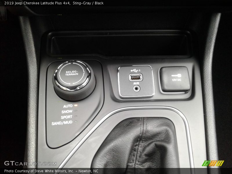 Sting-Gray / Black 2019 Jeep Cherokee Latitude Plus 4x4