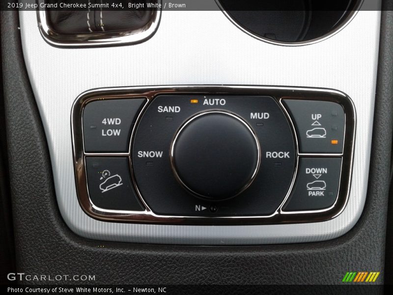Bright White / Brown 2019 Jeep Grand Cherokee Summit 4x4