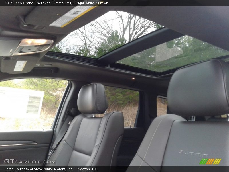 Bright White / Brown 2019 Jeep Grand Cherokee Summit 4x4