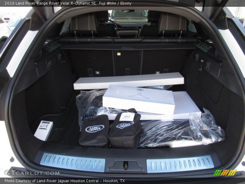 Fuji White / Ebony 2019 Land Rover Range Rover Velar R-Dynamic SE