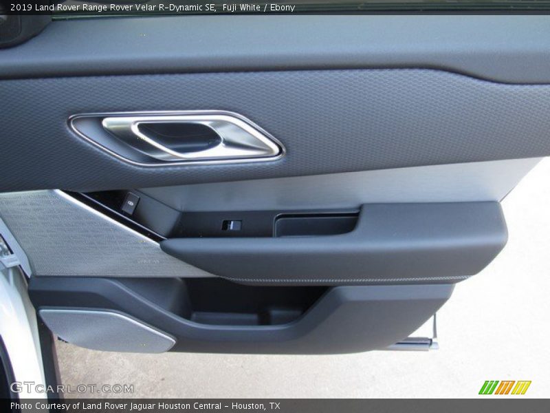 Fuji White / Ebony 2019 Land Rover Range Rover Velar R-Dynamic SE