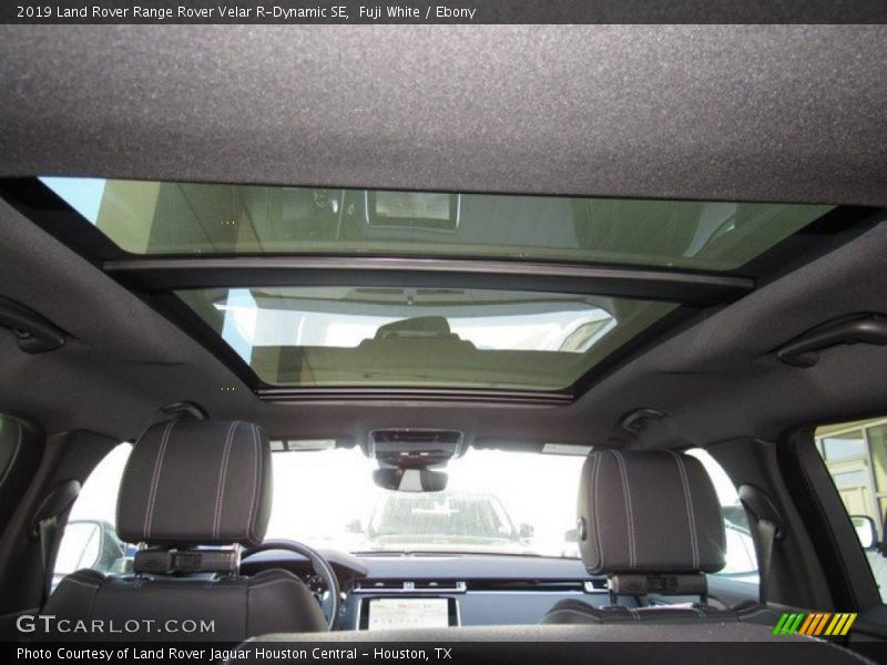 Fuji White / Ebony 2019 Land Rover Range Rover Velar R-Dynamic SE