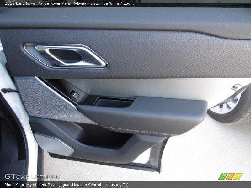 Fuji White / Ebony 2019 Land Rover Range Rover Velar R-Dynamic SE