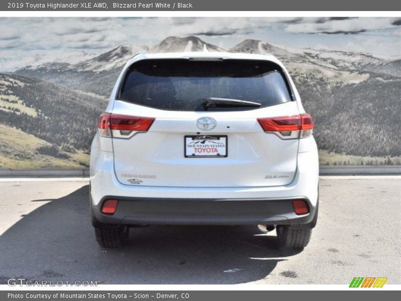 Blizzard Pearl White / Black 2019 Toyota Highlander XLE AWD