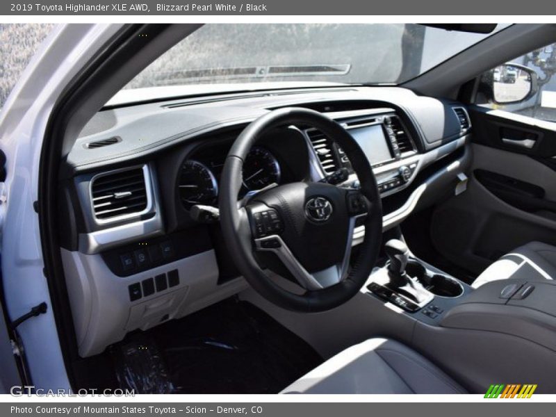 Blizzard Pearl White / Black 2019 Toyota Highlander XLE AWD
