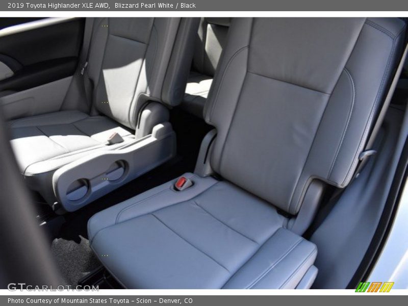 Blizzard Pearl White / Black 2019 Toyota Highlander XLE AWD