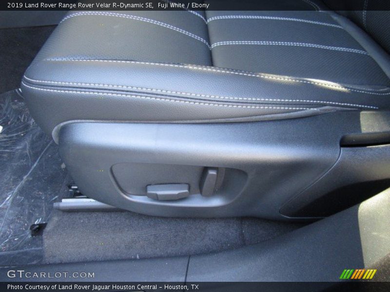 Fuji White / Ebony 2019 Land Rover Range Rover Velar R-Dynamic SE