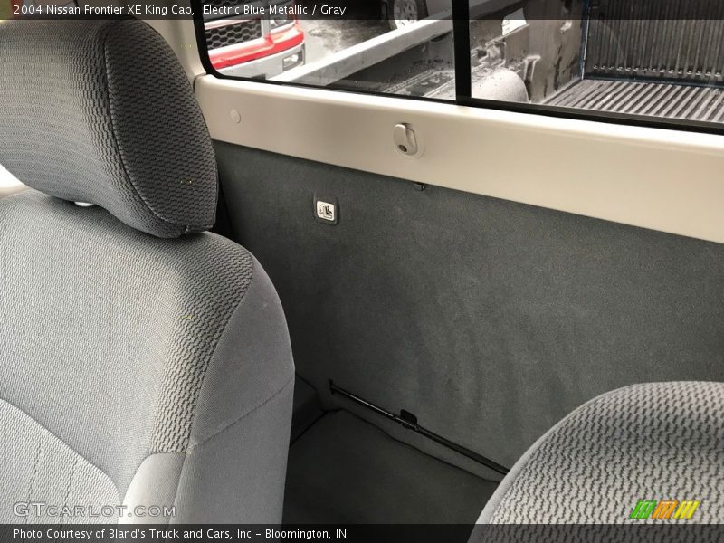 Electric Blue Metallic / Gray 2004 Nissan Frontier XE King Cab