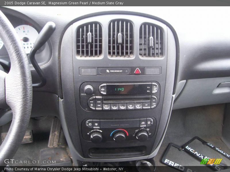 Magnesium Green Pearl / Medium Slate Gray 2005 Dodge Caravan SE