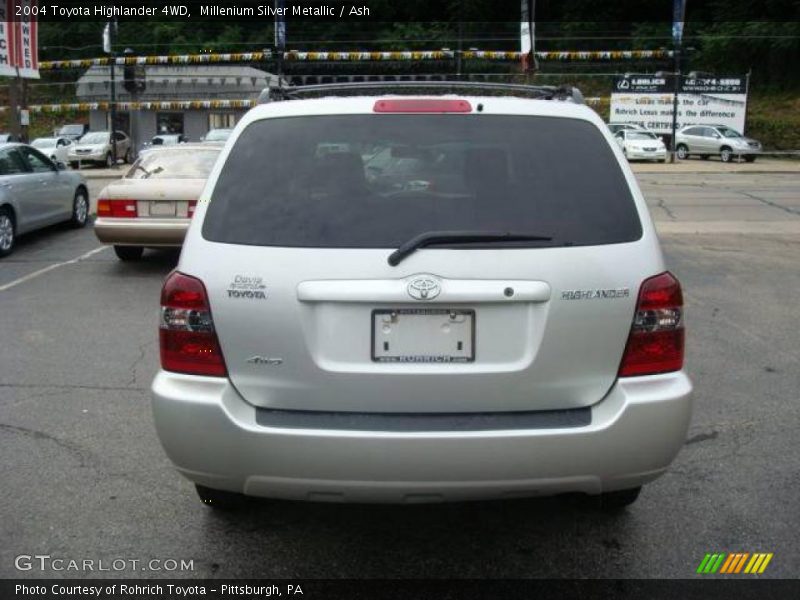 Millenium Silver Metallic / Ash 2004 Toyota Highlander 4WD