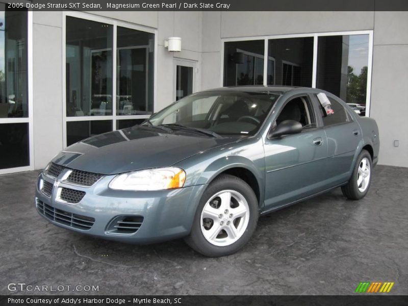Magnesium Green Pearl / Dark Slate Gray 2005 Dodge Stratus SXT Sedan