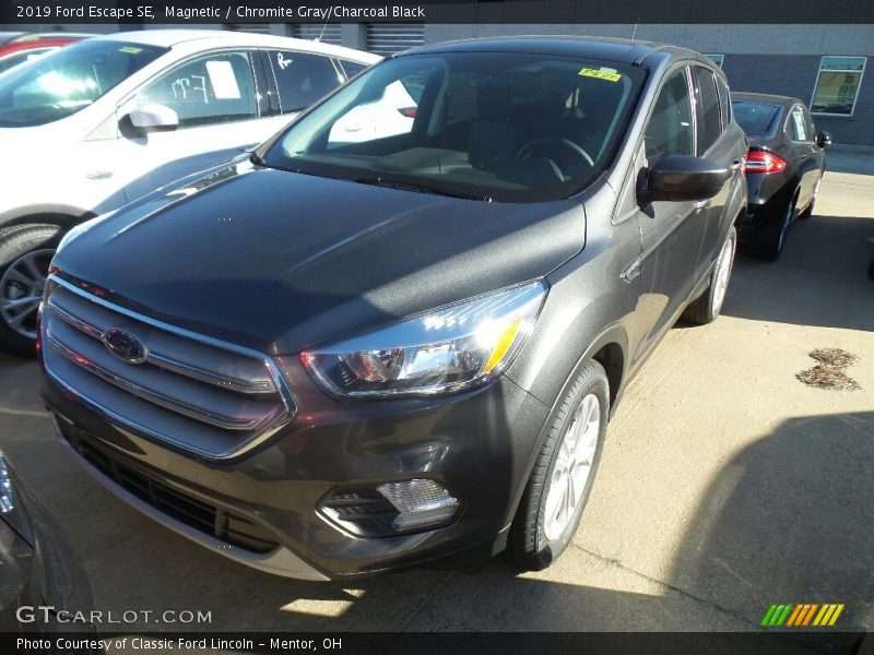 Magnetic / Chromite Gray/Charcoal Black 2019 Ford Escape SE