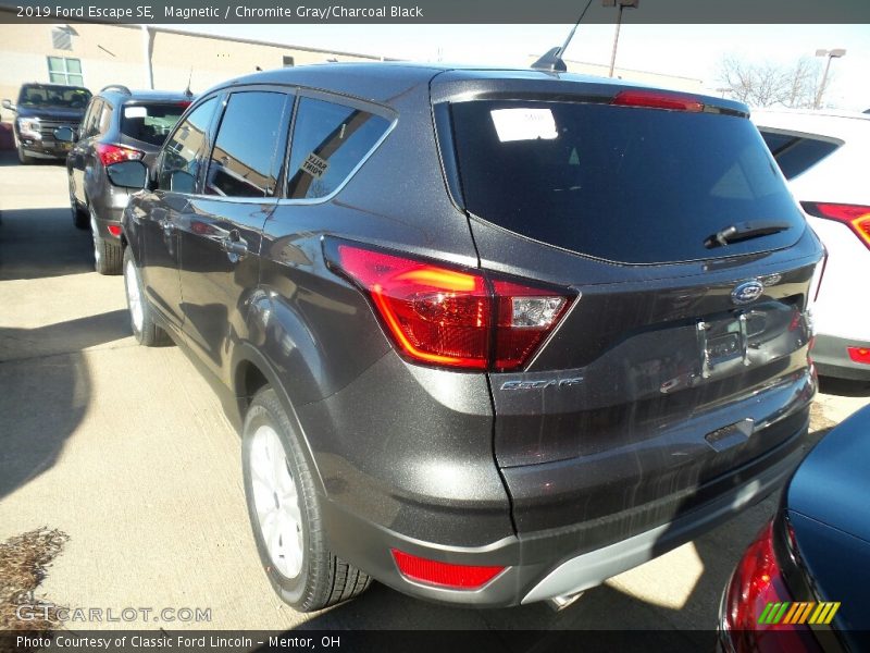 Magnetic / Chromite Gray/Charcoal Black 2019 Ford Escape SE