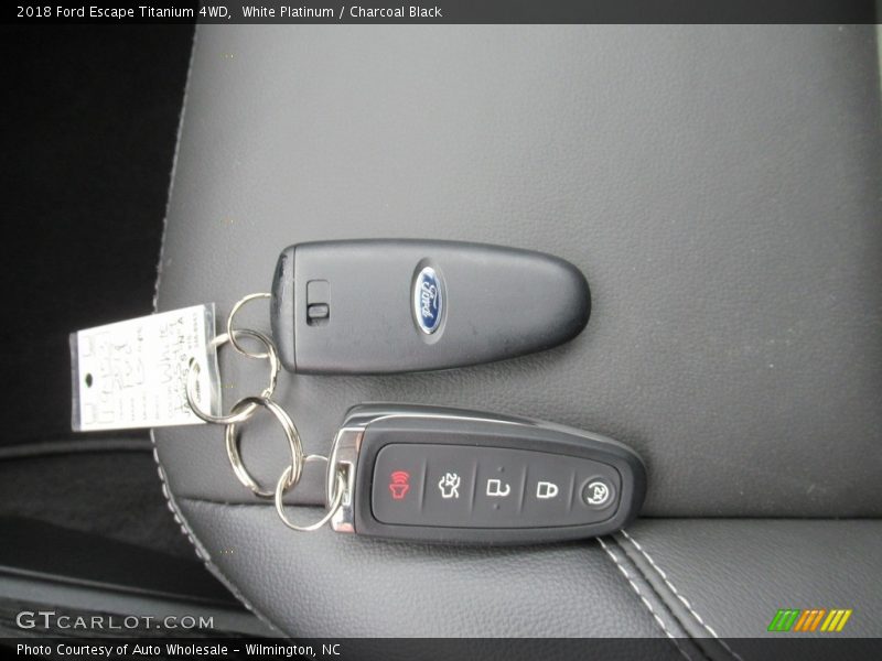 White Platinum / Charcoal Black 2018 Ford Escape Titanium 4WD