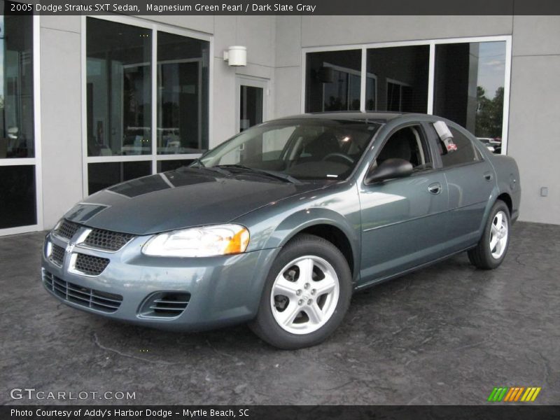 Magnesium Green Pearl / Dark Slate Gray 2005 Dodge Stratus SXT Sedan