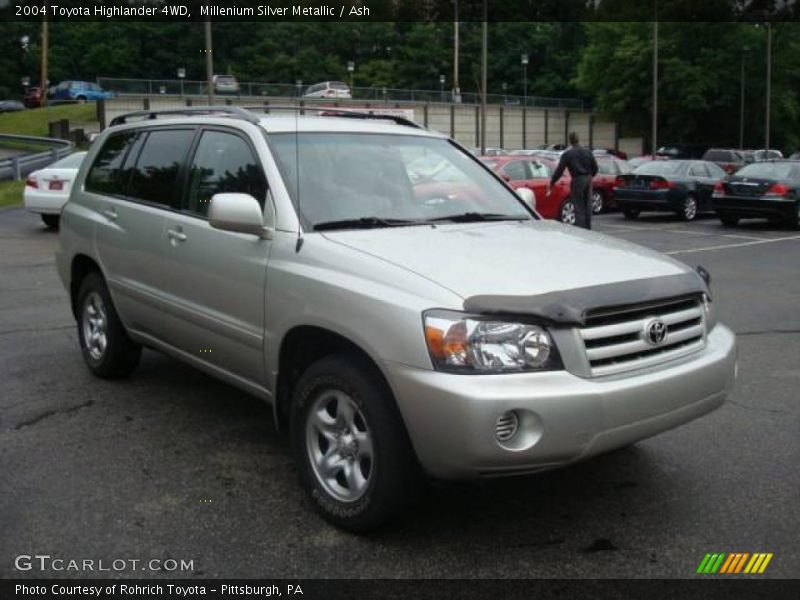 Millenium Silver Metallic / Ash 2004 Toyota Highlander 4WD