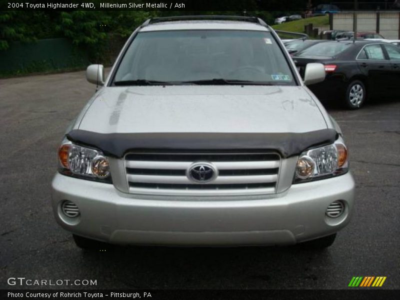 Millenium Silver Metallic / Ash 2004 Toyota Highlander 4WD
