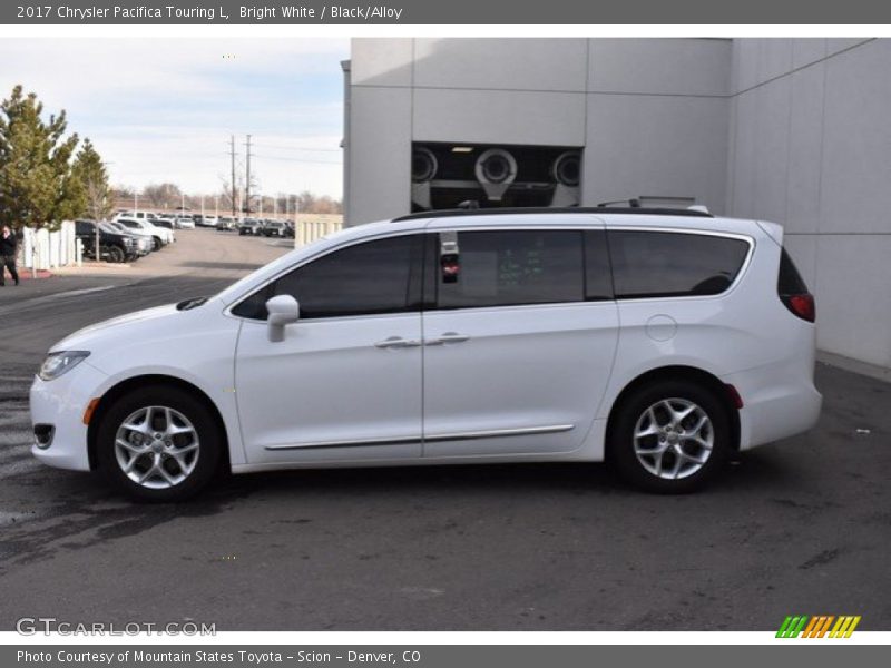 Bright White / Black/Alloy 2017 Chrysler Pacifica Touring L