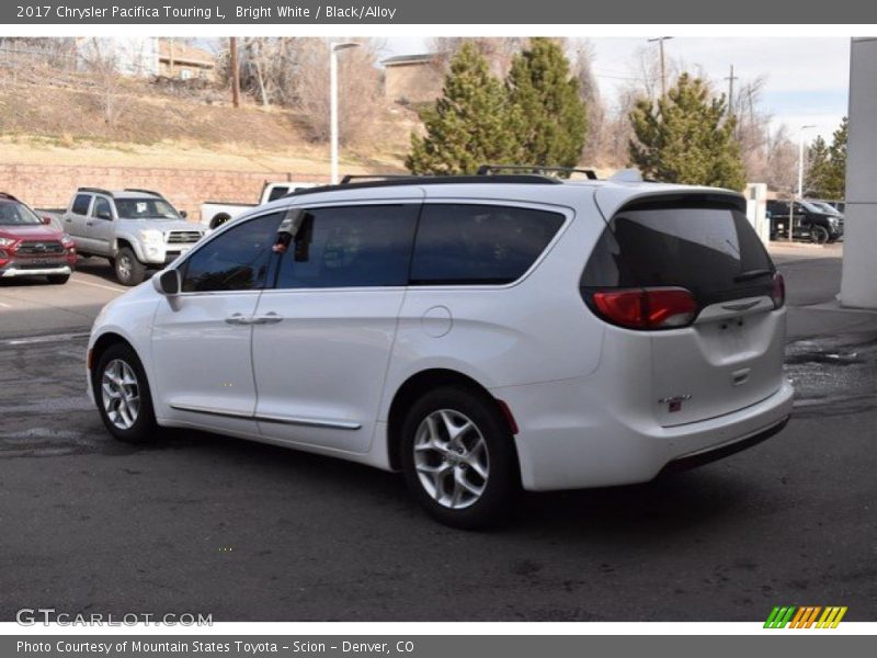 Bright White / Black/Alloy 2017 Chrysler Pacifica Touring L
