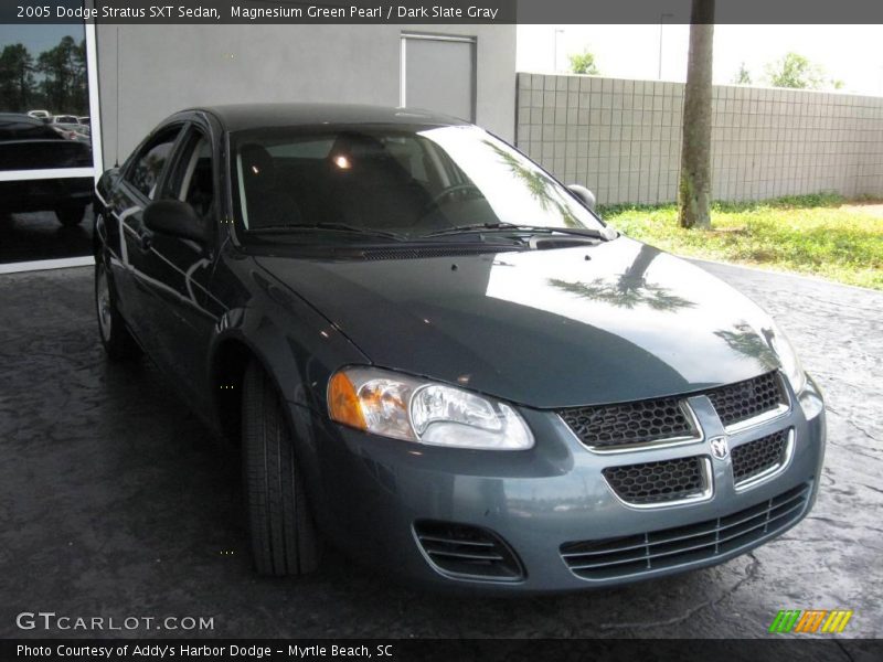 Magnesium Green Pearl / Dark Slate Gray 2005 Dodge Stratus SXT Sedan