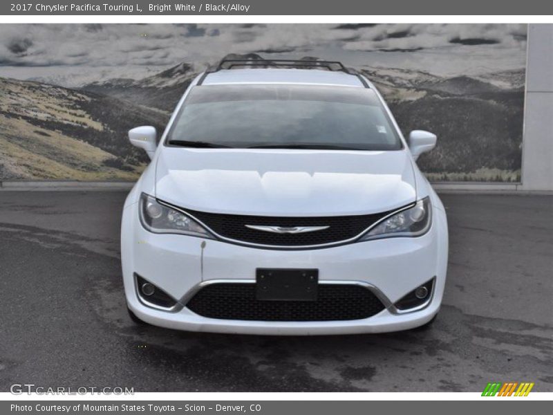 Bright White / Black/Alloy 2017 Chrysler Pacifica Touring L