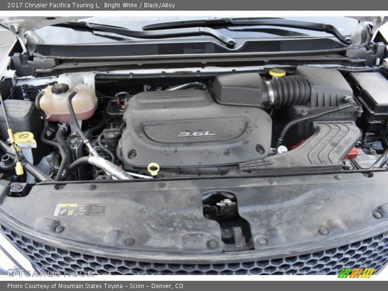 Bright White / Black/Alloy 2017 Chrysler Pacifica Touring L