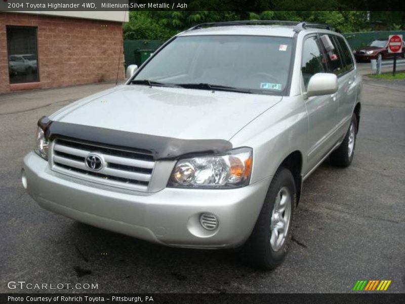Millenium Silver Metallic / Ash 2004 Toyota Highlander 4WD