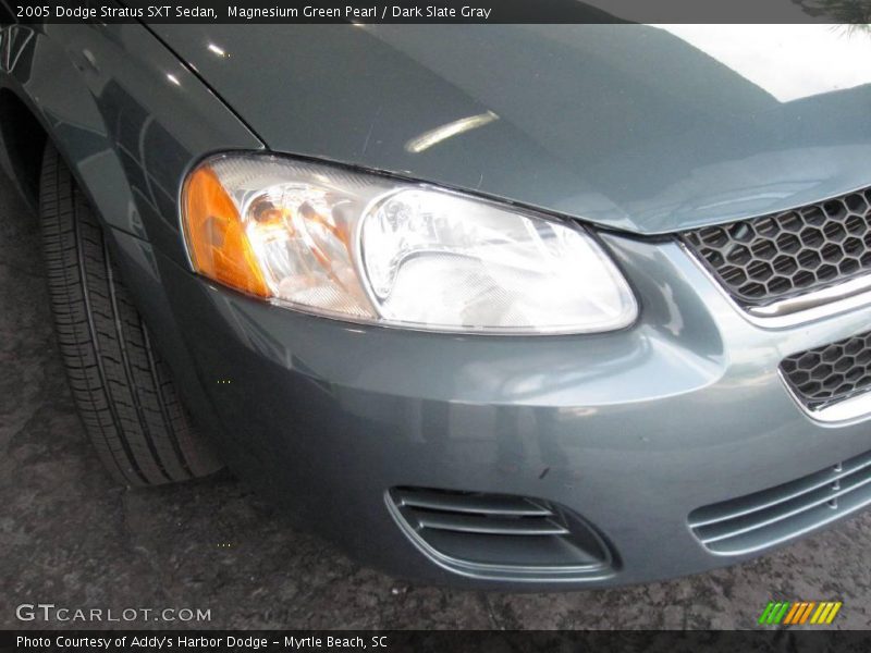 Magnesium Green Pearl / Dark Slate Gray 2005 Dodge Stratus SXT Sedan