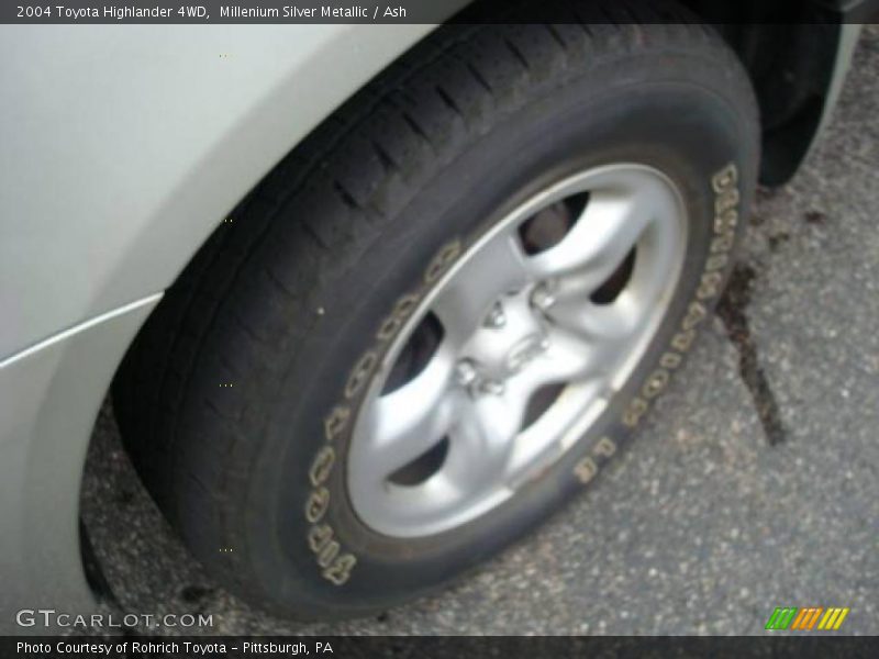 Millenium Silver Metallic / Ash 2004 Toyota Highlander 4WD