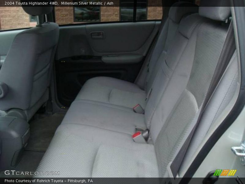 Millenium Silver Metallic / Ash 2004 Toyota Highlander 4WD