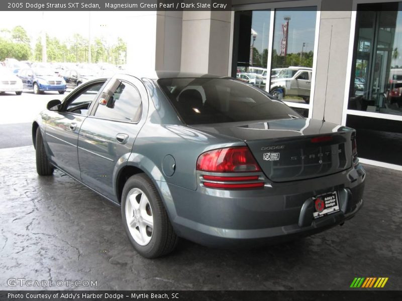 Magnesium Green Pearl / Dark Slate Gray 2005 Dodge Stratus SXT Sedan