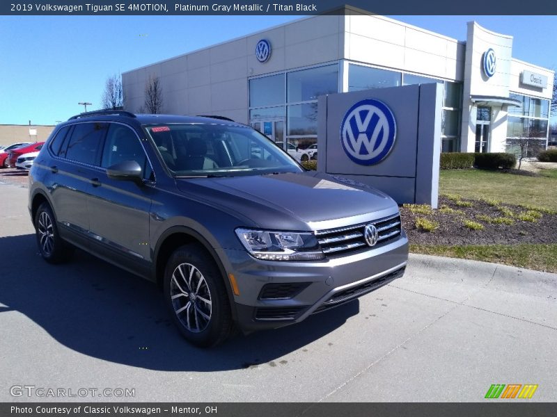 Platinum Gray Metallic / Titan Black 2019 Volkswagen Tiguan SE 4MOTION