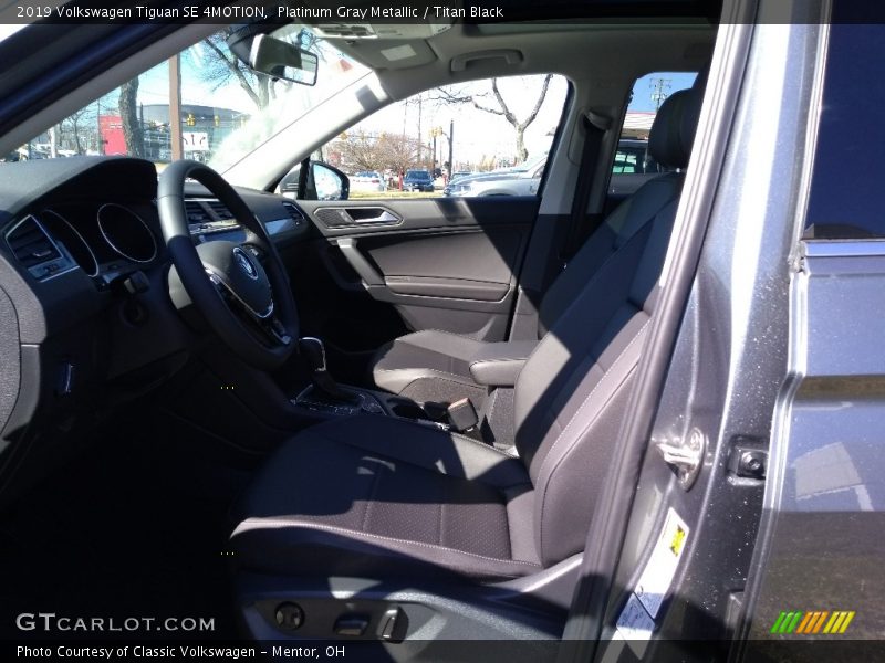 Platinum Gray Metallic / Titan Black 2019 Volkswagen Tiguan SE 4MOTION