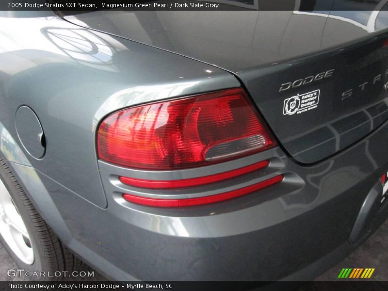 Magnesium Green Pearl / Dark Slate Gray 2005 Dodge Stratus SXT Sedan