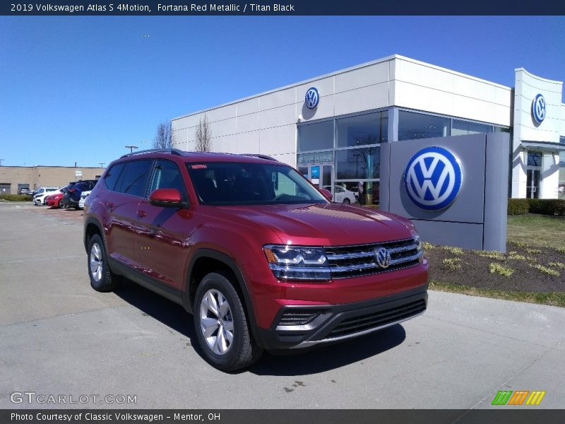 Front 3/4 View of 2019 Atlas S 4Motion
