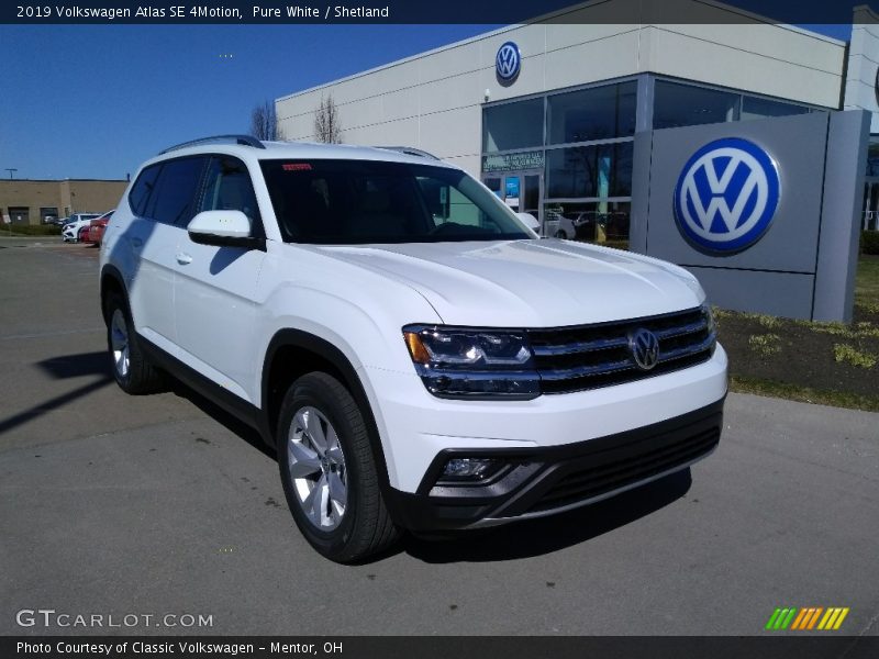 Front 3/4 View of 2019 Atlas SE 4Motion