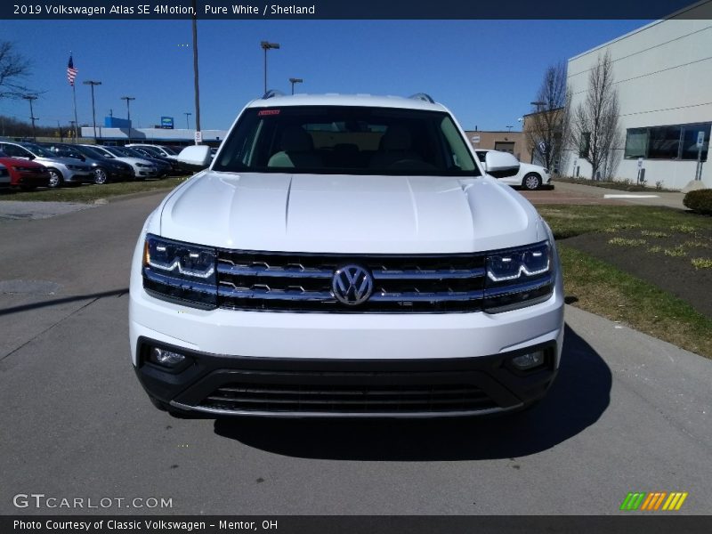 Pure White / Shetland 2019 Volkswagen Atlas SE 4Motion